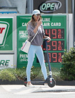 PREMIUM EXCLUSIVE Alessandra Ambrosio Cruises To The Gym On An Electric Scooter, Sans Helmet