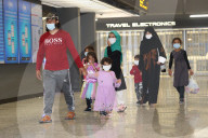 NEWS - USA: Ankunft afghanischer Flüchtlinge am internationalen Flughafen Dulles