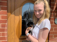 FEATURE - Mensch und Tier: Hund Lexie heilt Molly Anderton von Depression und Essstörung