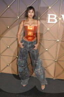 PEOPLE - Irina Shayk trägt ein enges Korsett an Partx der New York Fashion Week