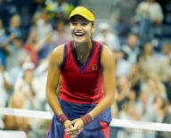 TENNIS - Die 17-jährige Britin Emma Raducanu erreicht das Finale der US Open