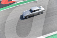 NEWS - Ex-Formel 1 Rennfahrer Nico Hülkenberg fährt im Aston Martin DB5 von James Bond über den kurs in Monza