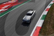 NEWS - Ex-Formel 1 Rennfahrer Nico Hülkenberg fährt im Aston Martin DB5 von James Bond über den kurs in Monza
