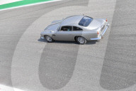 NEWS - Ex-Formel 1 Rennfahrer Nico Hülkenberg fährt im Aston Martin DB5 von James Bond über den kurs in Monza