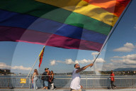 NEWS - Tausende an Pride-Marsch in Genf