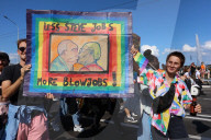 NEWS - Tausende an Pride-Marsch in Genf