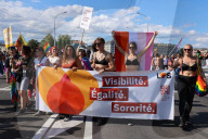 NEWS - Tausende an Pride-Marsch in Genf