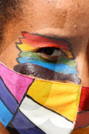 NEWS - Tausende an Pride-Marsch in Genf