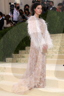 PEOPLE - Stars in Design-Kleidern an der Met-Gala in NYC