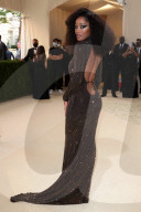 PEOPLE - Stars in Design-Kleidern an der Met-Gala in NYC