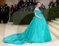 PEOPLE - Stars in Design-Kleidern an der Met-Gala in NYC