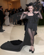 PEOPLE - Stars in Design-Kleidern an der Met-Gala in NYC