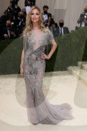 PEOPLE - Stars in Design-Kleidern an der Met-Gala in NYC