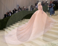 PEOPLE - Stars in Design-Kleidern an der Met-Gala in NYC