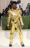PEOPLE - Stars in Design-Kleidern an der Met-Gala in NYC