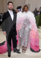 PEOPLE - Stars in Design-Kleidern an der Met-Gala in NYC