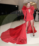 PEOPLE - Stars in Design-Kleidern an der Met-Gala in NYC
