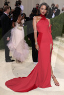 PEOPLE - Stars in Design-Kleidern an der Met-Gala in NYC