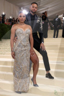 PEOPLE - Stars in Design-Kleidern an der Met-Gala in NYC