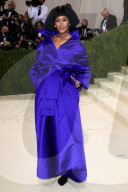 PEOPLE - Stars in Design-Kleidern an der Met-Gala in NYC
