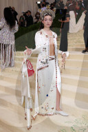 PEOPLE - Stars in Design-Kleidern an der Met-Gala in NYC