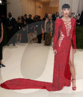 PEOPLE - Stars in Design-Kleidern an der Met-Gala in NYC