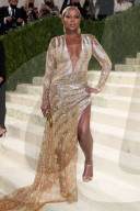 PEOPLE - Stars in Design-Kleidern an der Met-Gala in NYC