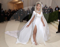 PEOPLE - Stars in Design-Kleidern an der Met-Gala in NYC