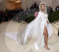 PEOPLE - Stars in Design-Kleidern an der Met-Gala in NYC
