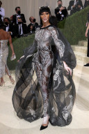 PEOPLE - Stars in Design-Kleidern an der Met-Gala in NYC