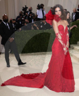 PEOPLE - Stars in Design-Kleidern an der Met-Gala in NYC (weitere Bilder)