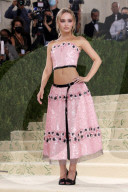 PEOPLE - Stars in Design-Kleidern an der Met-Gala in NYC (weitere Bilder)