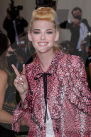 PEOPLE - Stars in Design-Kleidern an der Met-Gala in NYC (weitere Bilder)