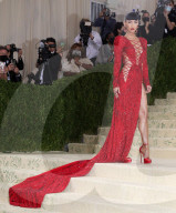 PEOPLE - Stars in Design-Kleidern an der Met-Gala in NYC (weitere Bilder)