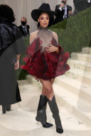 PEOPLE - Stars in Design-Kleidern an der Met-Gala in NYC (weitere Bilder)