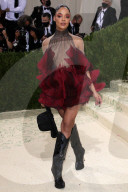PEOPLE - Stars in Design-Kleidern an der Met-Gala in NYC (weitere Bilder)