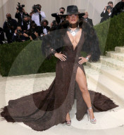 PEOPLE - Stars in Design-Kleidern an der Met-Gala in NYC (weitere Bilder)
