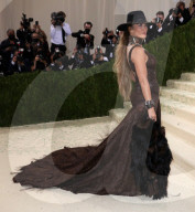 PEOPLE - Stars in Design-Kleidern an der Met-Gala in NYC (weitere Bilder)