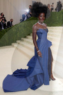 PEOPLE - Stars in Design-Kleidern an der Met-Gala in NYC (weitere Bilder)