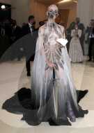 PEOPLE - Stars in Design-Kleidern an der Met-Gala in NYC (weitere Bilder)