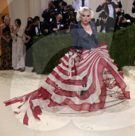 PEOPLE - Stars in Design-Kleidern an der Met-Gala in NYC (weitere Bilder)