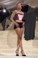PEOPLE - Stars in Design-Kleidern an der Met-Gala in NYC (weitere Bilder)