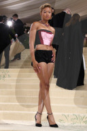 PEOPLE - Stars in Design-Kleidern an der Met-Gala in NYC (weitere Bilder)