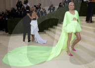 PEOPLE - Stars in Design-Kleidern an der Met-Gala in NYC (weitere Bilder)