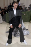 PEOPLE - Stars in Design-Kleidern an der Met-Gala in NYC (weitere Bilder)