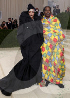 PEOPLE - Stars in Design-Kleidern an der Met-Gala in NYC (weitere Bilder)