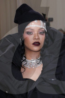 PEOPLE - Stars in Design-Kleidern an der Met-Gala in NYC (weitere Bilder)