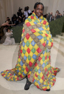 PEOPLE - Stars in Design-Kleidern an der Met-Gala in NYC (weitere Bilder)