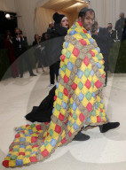 PEOPLE - Stars in Design-Kleidern an der Met-Gala in NYC (weitere Bilder)