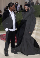PEOPLE - Stars in Design-Kleidern an der Met-Gala in NYC (weitere Bilder)